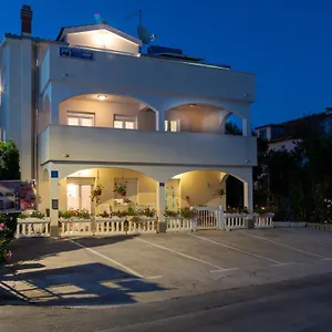 apartments-villa-filip.hotels-in-trogir.com/