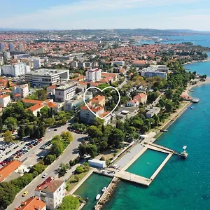 apartments-rooms-kolovare-beach.hotelinzadar.com/