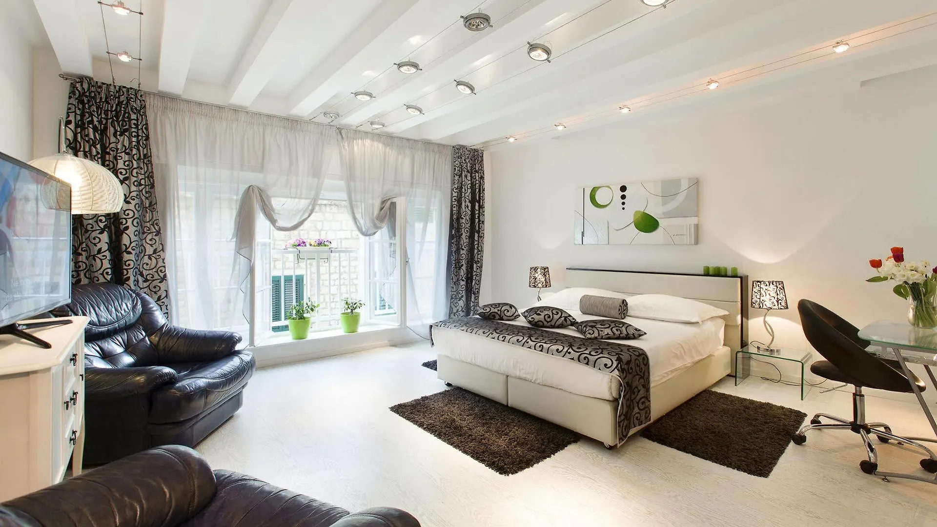**** לינה וארוחת בוקר ספליט Royal Suites קרואטיה